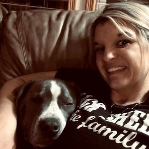 Meet your Posher, Larissa